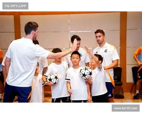 皇马青少年队勇夺国际青年锦标赛冠军 展现未来足球新星实力 皇马青少年队勇夺国际青年锦标赛冠军 展现未来足球新星实力